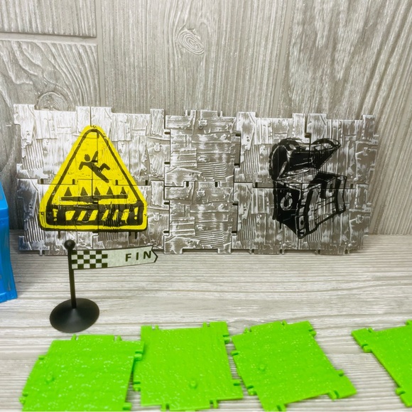 Fortnite supply drop crates , skate boards, playset parts and weapons toys - Picture 5 of 5